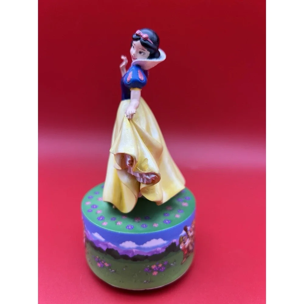 RARE Vintage Snow White Music Box Wooden Figurine Someday My Prince Will Come